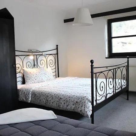 Hermann Arnold Apartment *