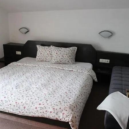 Hermann Arnold Apartment *